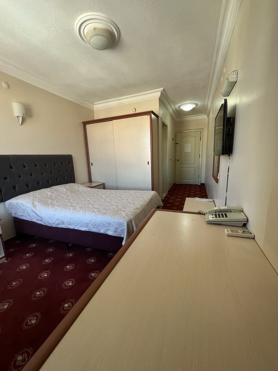 Standard Room, 1 Large Twin Bed, Smoking, City View | Free WiFi, bed sheets