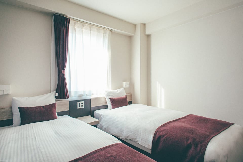Basic Twin Room | Desk, free WiFi, bed sheets