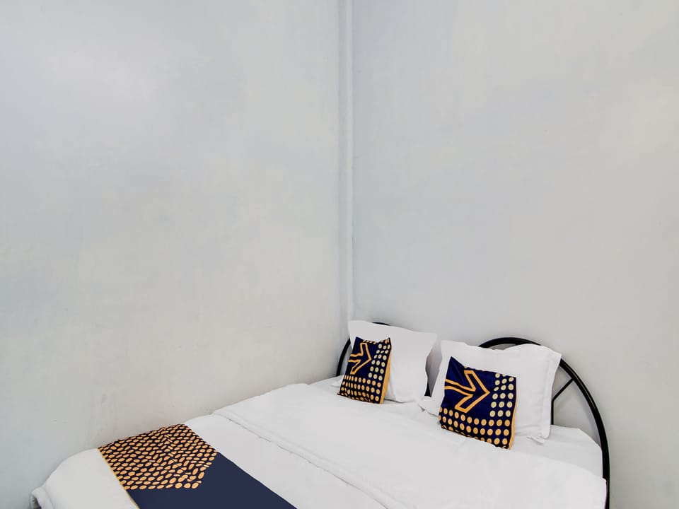 Double Room | Laptop workspace, free WiFi, bed sheets