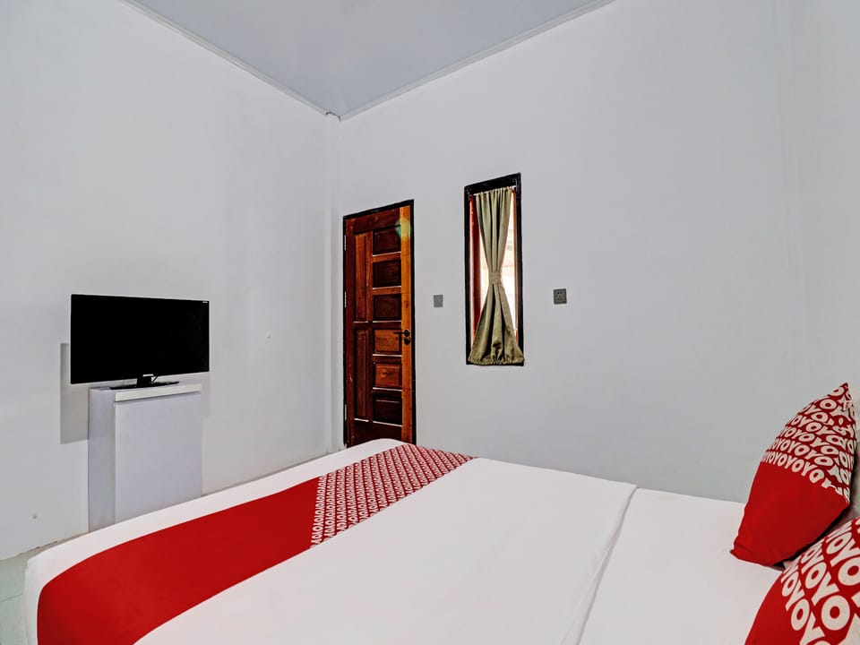 Standard Double Room | Desk, laptop workspace, blackout drapes, WiFi (free)