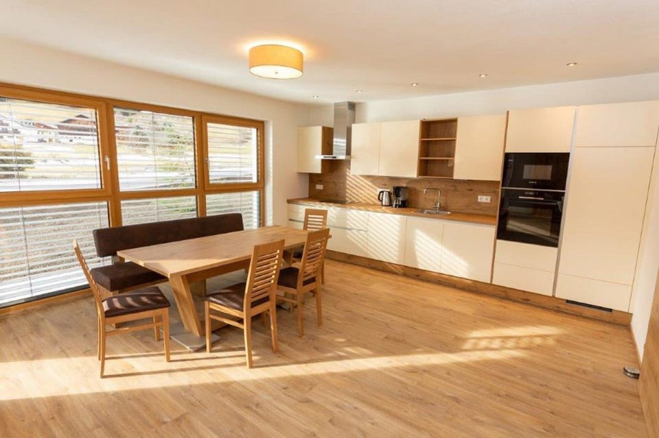 Apartment | Dining