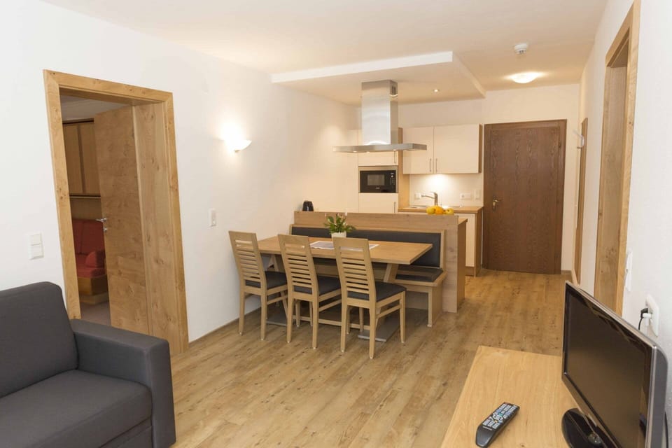 Apartment | Dining