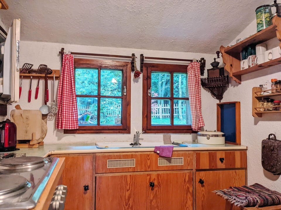 House | Private kitchen | Stovetop, dishwasher