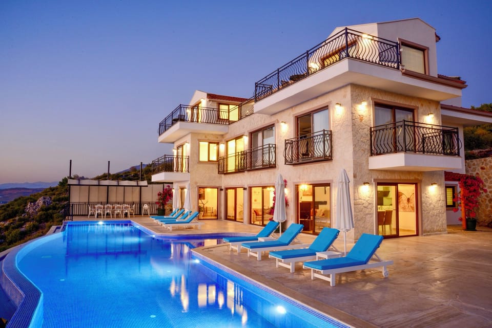 2 outdoor pools