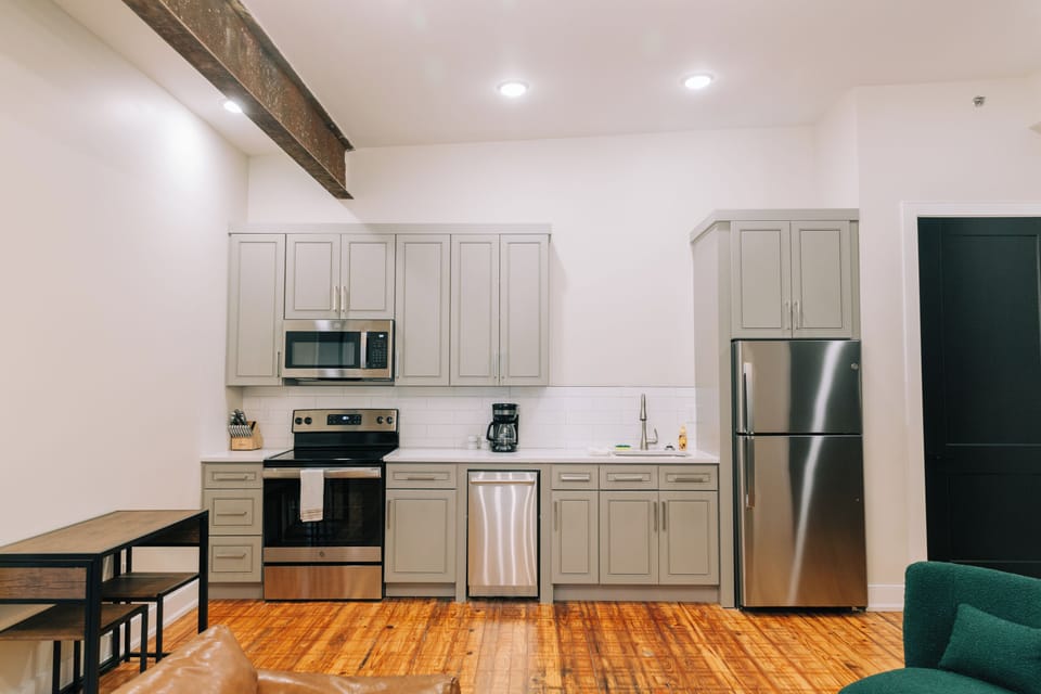 Standard Suite, 1 King Bed | Private kitchen | Microwave, oven, stovetop, dishwasher