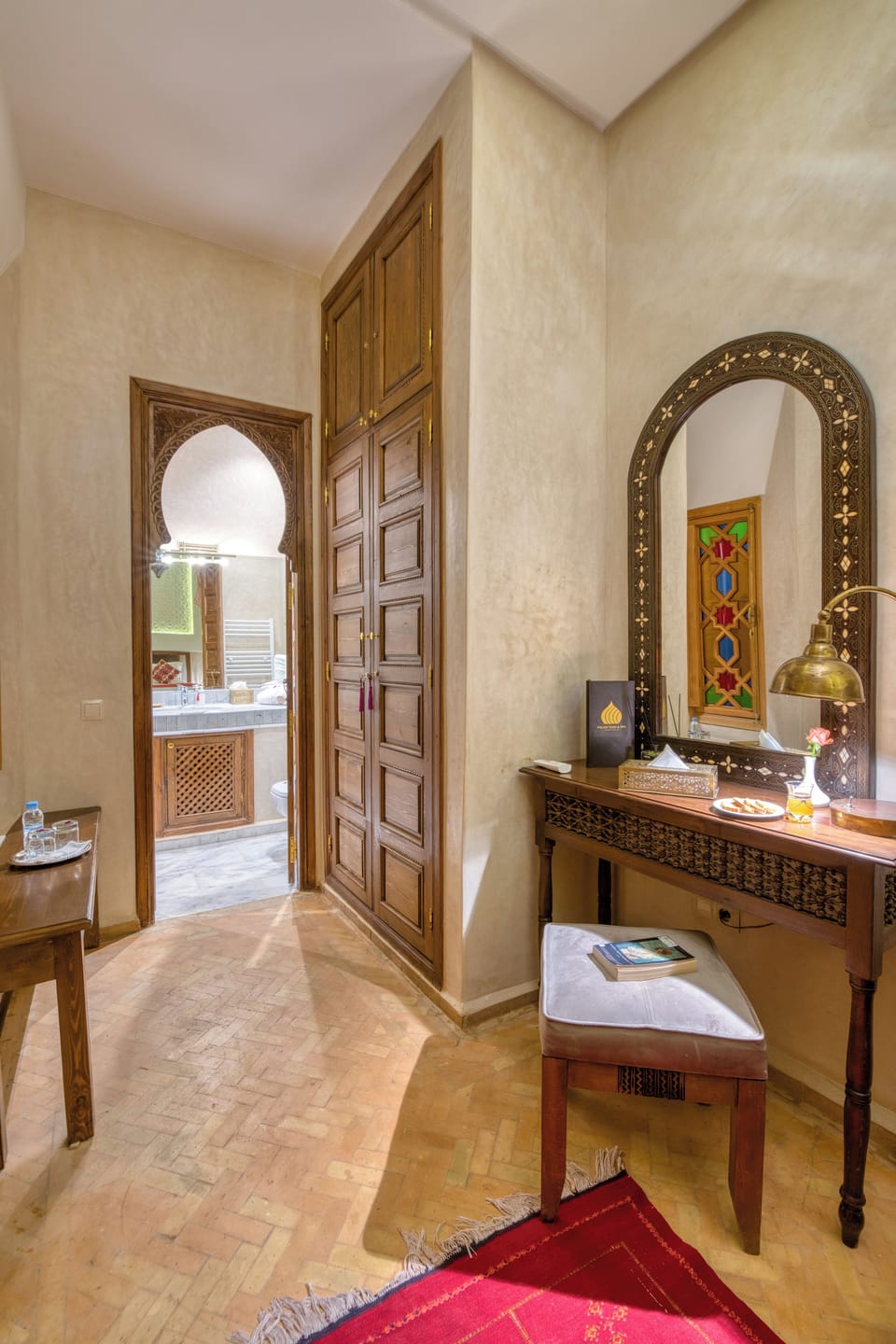 Deluxe Double or Twin Room | Bathroom | Rainfall showerhead, free toiletries, hair dryer, slippers