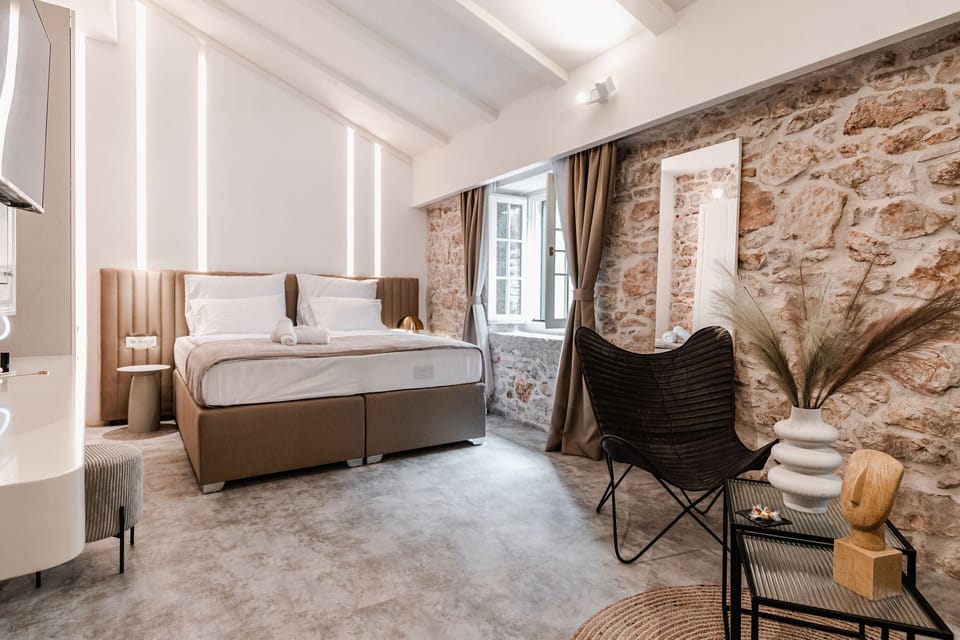 Superior Room | Premium bedding, down comforters, memory foam beds, minibar