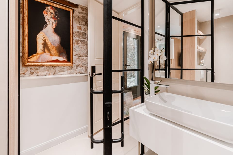 Standard Room | Bathroom | Free toiletries, hair dryer, bathrobes, slippers