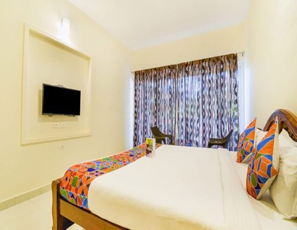 Egyptian cotton sheets, premium bedding, in-room safe, desk