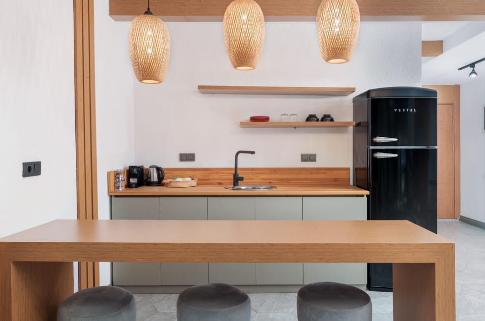 Comfort Suite | Private kitchen | Fridge, espresso maker, coffee/tea maker, electric kettle