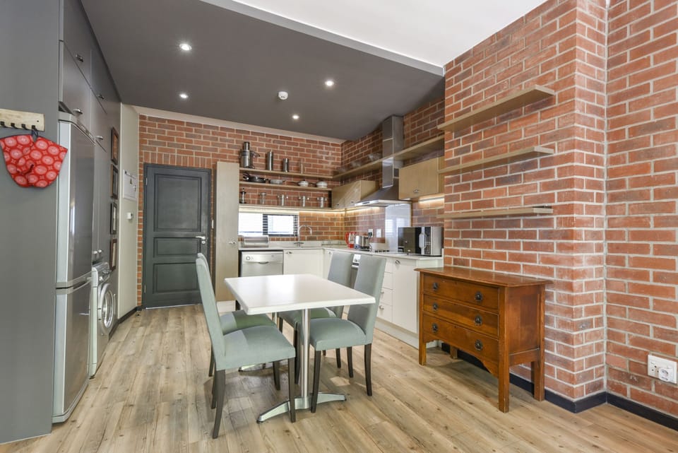 Classic Apartment | Private kitchen | Full-size fridge, microwave, oven, stovetop