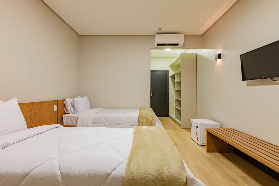 Minibar, desk, laptop workspace, free WiFi