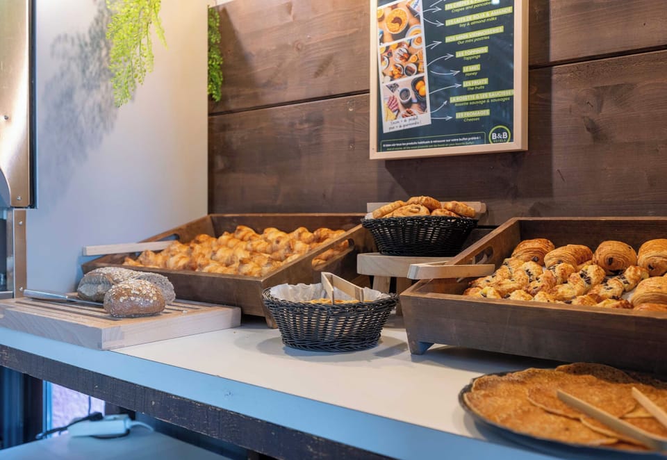 Daily buffet breakfast for a fee