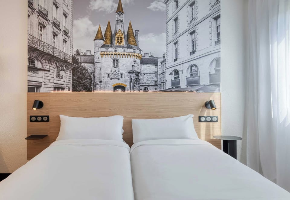Standard Twin Room, Non Smoking | Desk, blackout drapes, soundproofing, free WiFi