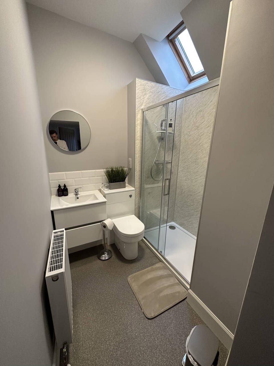 Deluxe Double or Twin Room, 1 King Bed, River View | Bathroom | Shower, hair dryer, towels, soap