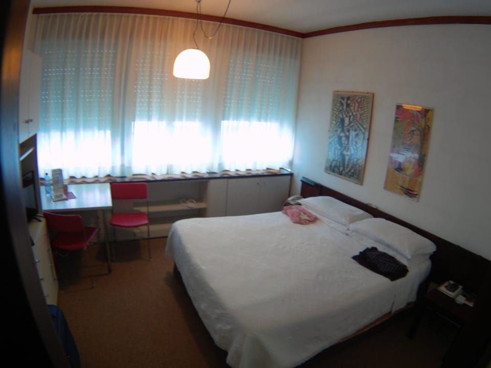 Standard Double Room, 1 Double or 2 Twin Beds, Non Smoking, City View | Desk, iron/ironing board, free WiFi, bed sheets