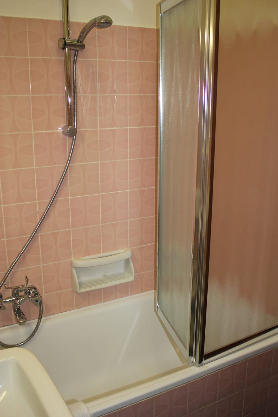 Standard Double Room, 1 Double or 2 Twin Beds, Non Smoking, City View | Bathroom | Eco-friendly toiletries, bathrobes, bidet, towels