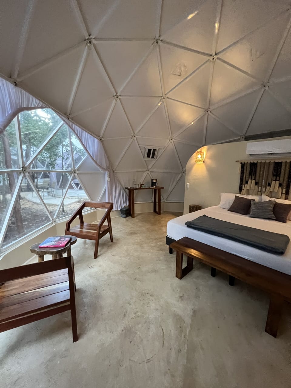 Signature Room | Desk, iron/ironing board, free WiFi, bed sheets