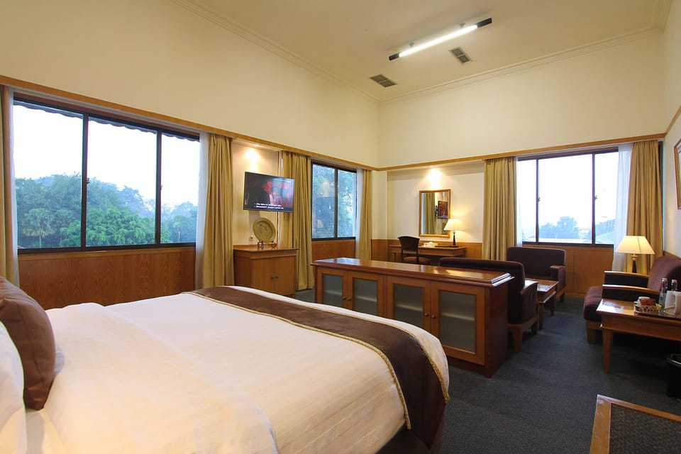 Minibar, in-room safe, desk, blackout drapes