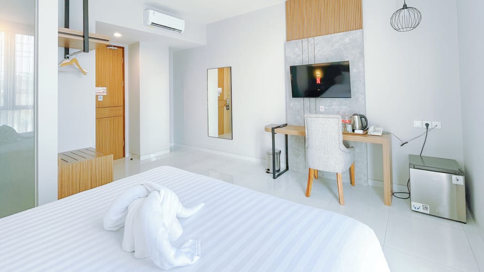 Executive Room | Hypo-allergenic bedding, desk, laptop workspace, free WiFi
