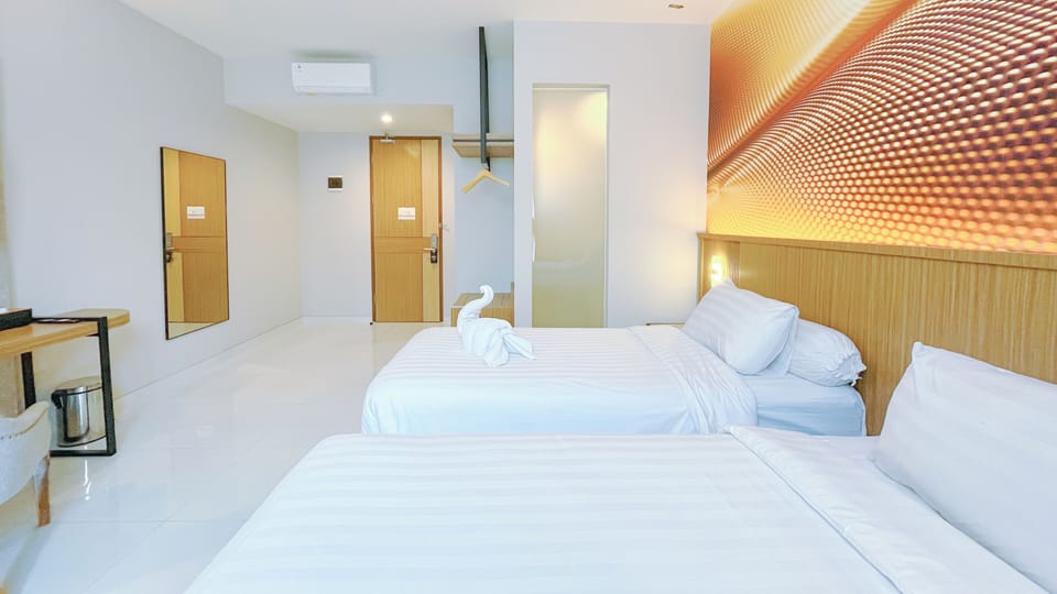 Executive Room | Hypo-allergenic bedding, desk, laptop workspace, free WiFi