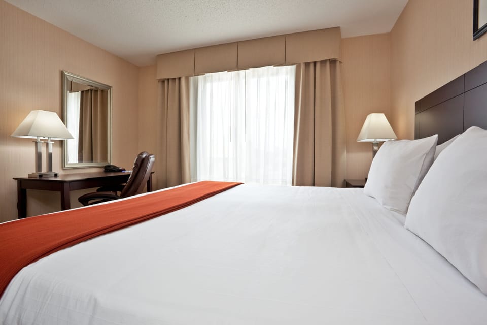 Suite, 2 Bedrooms | Premium bedding, in-room safe, desk, blackout drapes