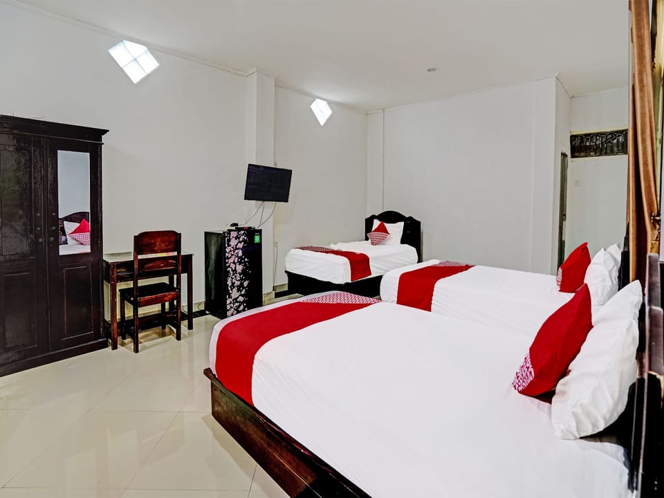 Deluxe Double Room | Desk, laptop workspace, WiFi (free), bed sheets
