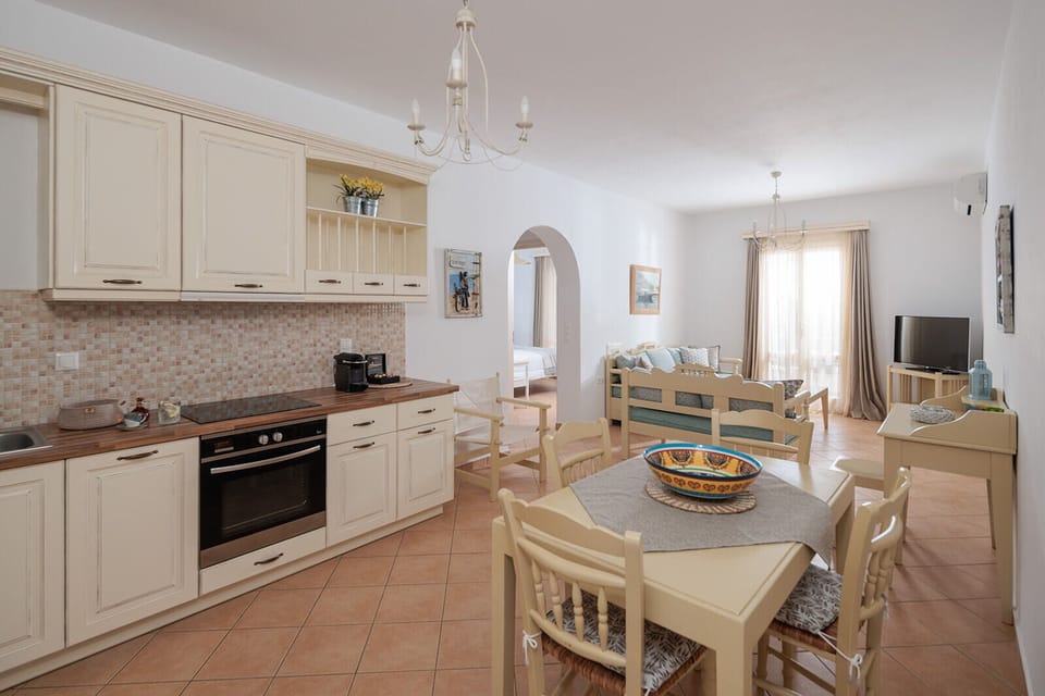 Junior Suite | Private kitchen | Full-size fridge, oven, espresso maker, coffee/tea maker