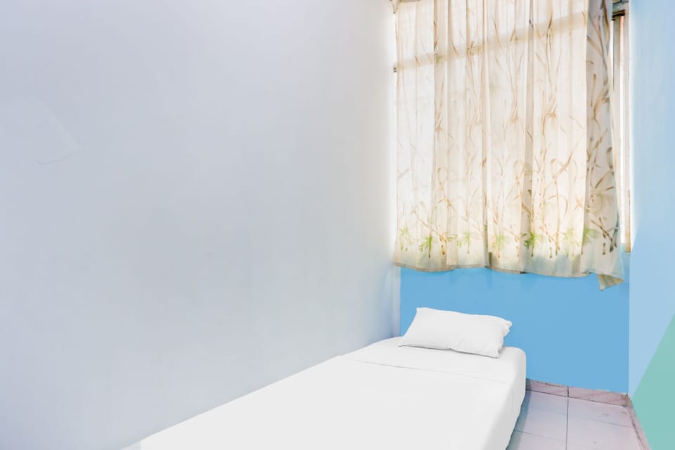 Single Room | Desk, WiFi (free), bed sheets