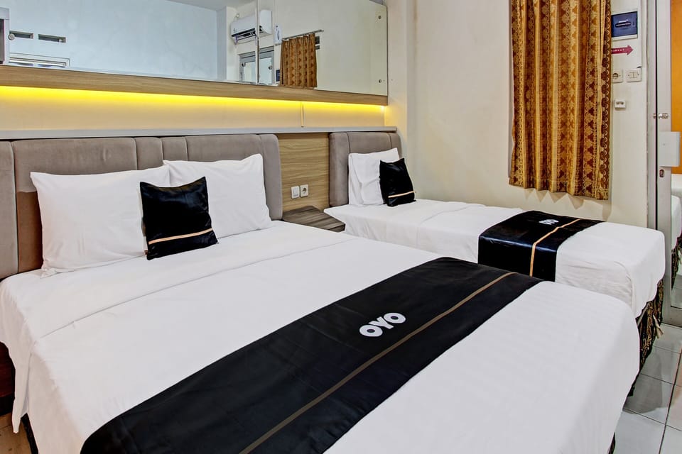 Superior Suite | Desk, laptop workspace, free WiFi, bed sheets