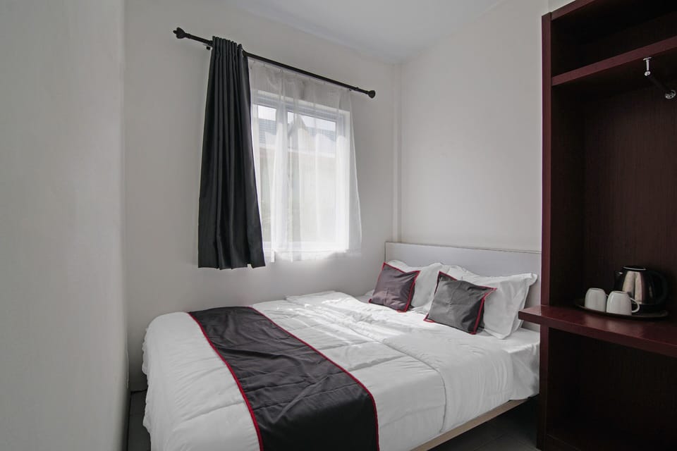 Executive Double Room | Desk, laptop workspace, free WiFi, bed sheets