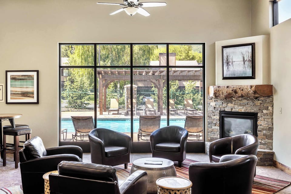 Condo, 1 Queen Bed with Sofa bed, Fireplace, Mountain View (Tobelmann's Top) | Interior