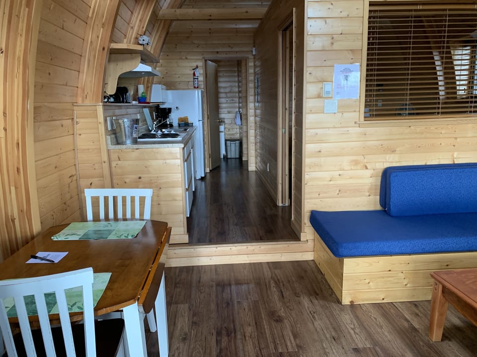 Cabin | Living area | Flat-screen TV