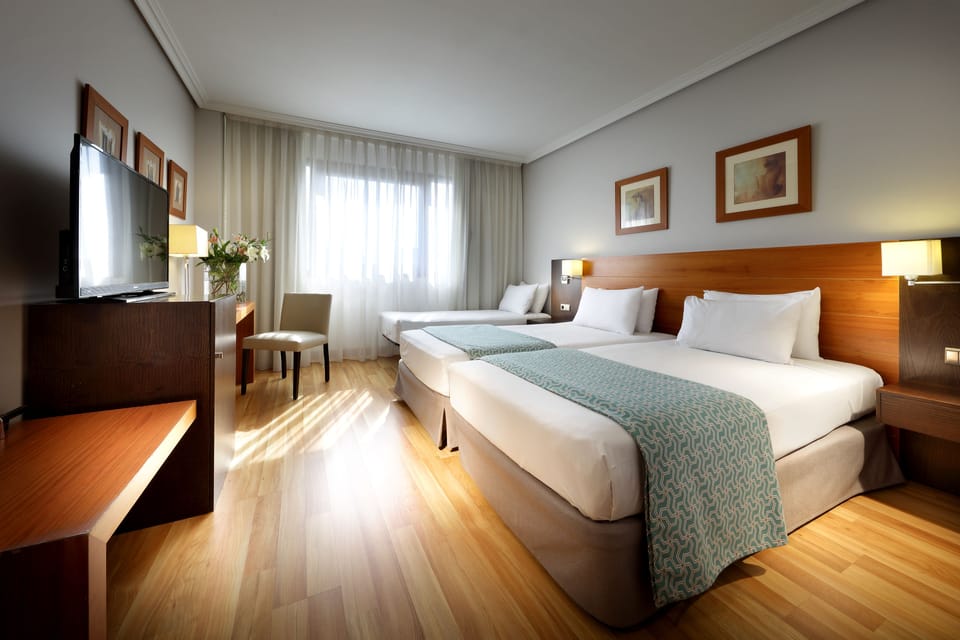 Triple Room | Minibar, in-room safe, desk, soundproofing