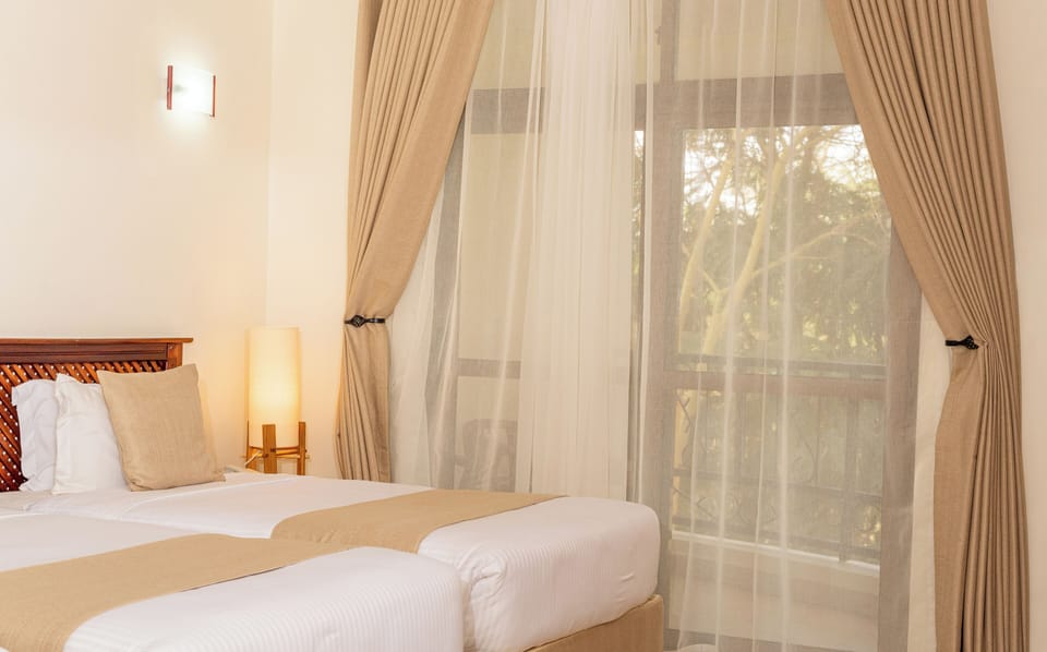 Standard Twin Room | Premium bedding, desk, laptop workspace, blackout drapes