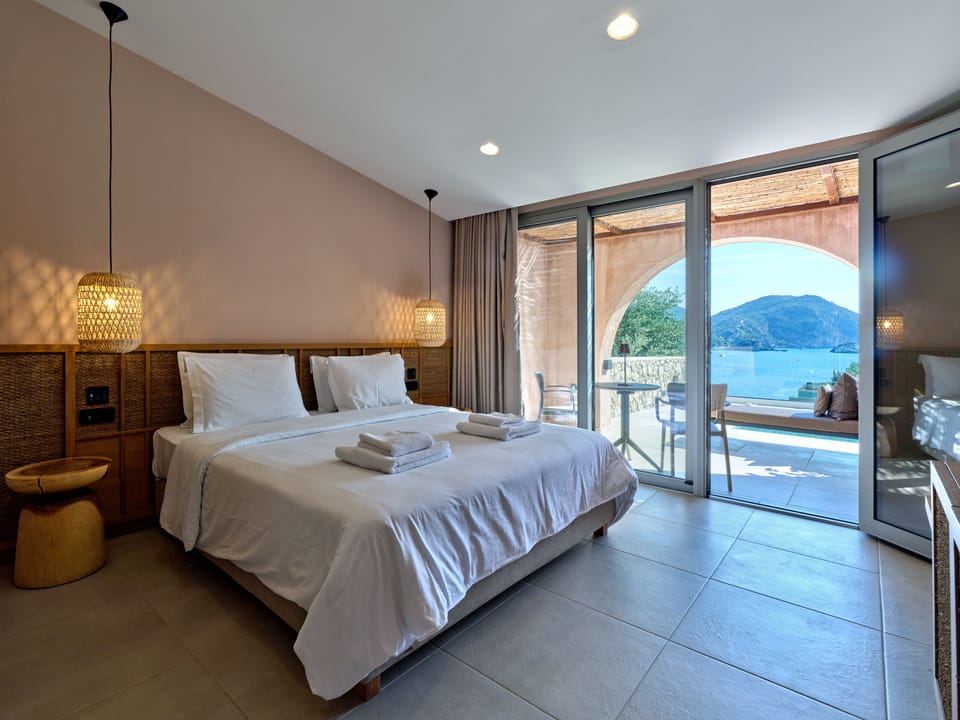 Superior Double Room | Premium bedding, pillowtop beds, free minibar items, in-room safe