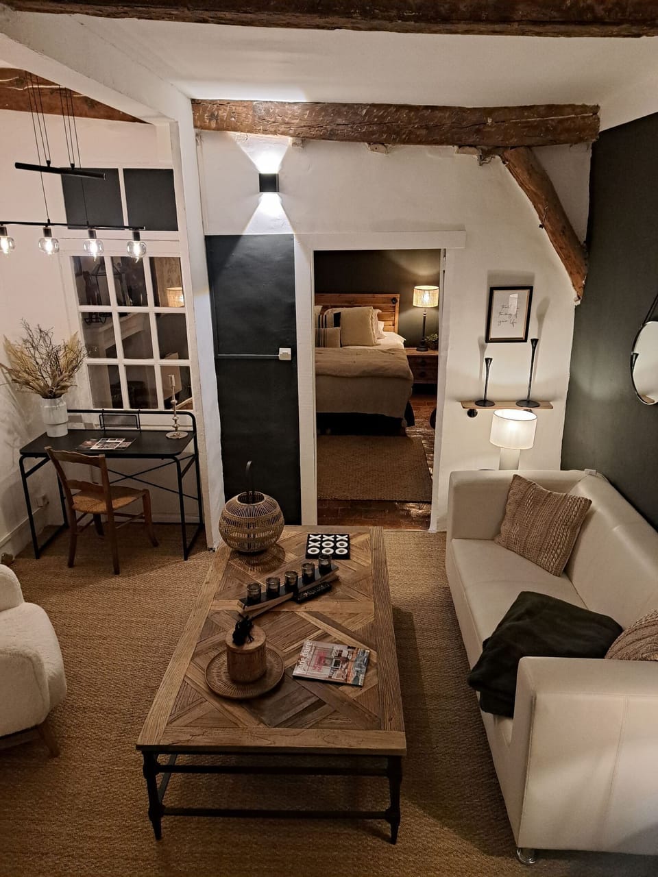 Romantic Suite | Living area | Flat-screen TV