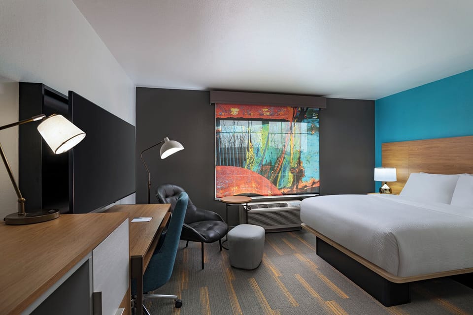 Studio, 1 Queen Bed | Premium bedding, pillowtop beds, desk, blackout drapes