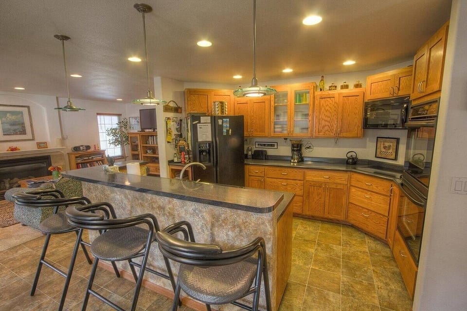 House, 4 Bedrooms | Private kitchen | Fridge, coffee/tea maker, toaster