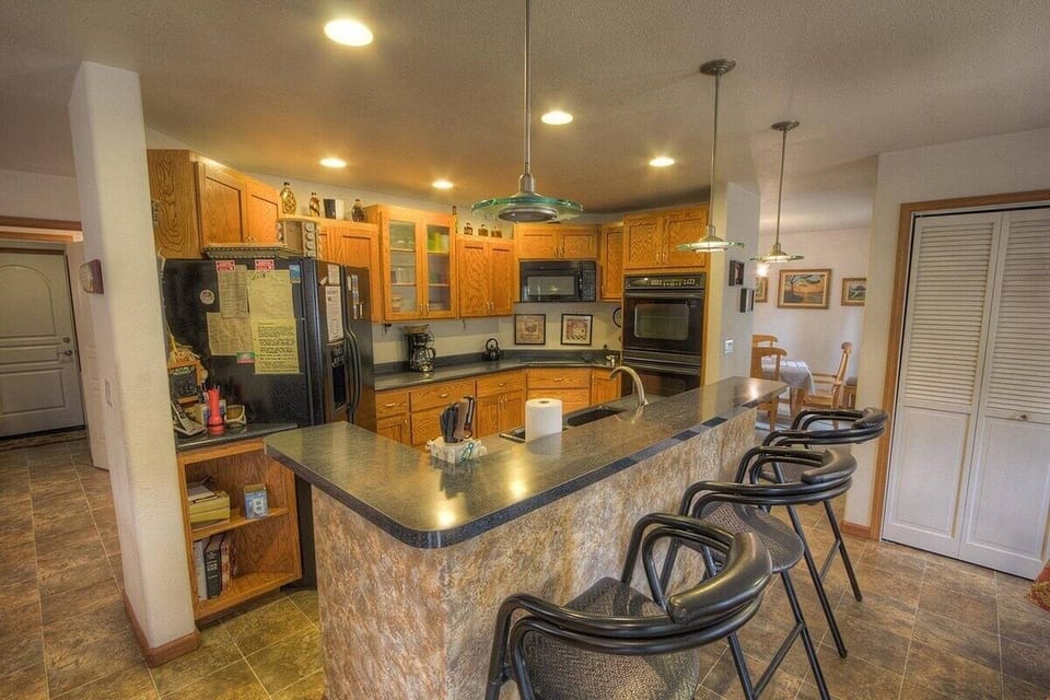 House, 4 Bedrooms | Private kitchen | Fridge, coffee/tea maker, toaster
