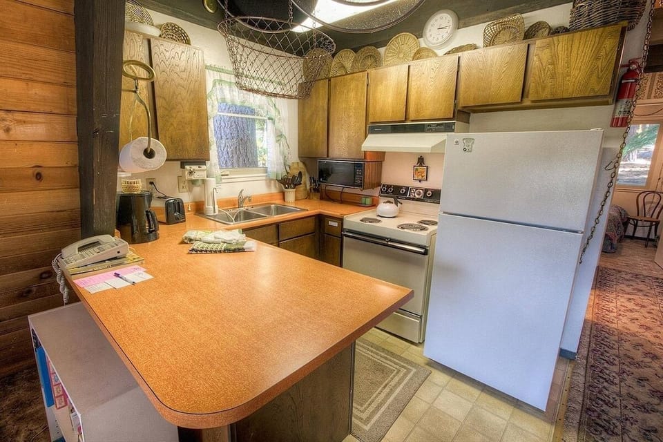 House, 3 Bedrooms | Private kitchen | Fridge, coffee/tea maker, toaster