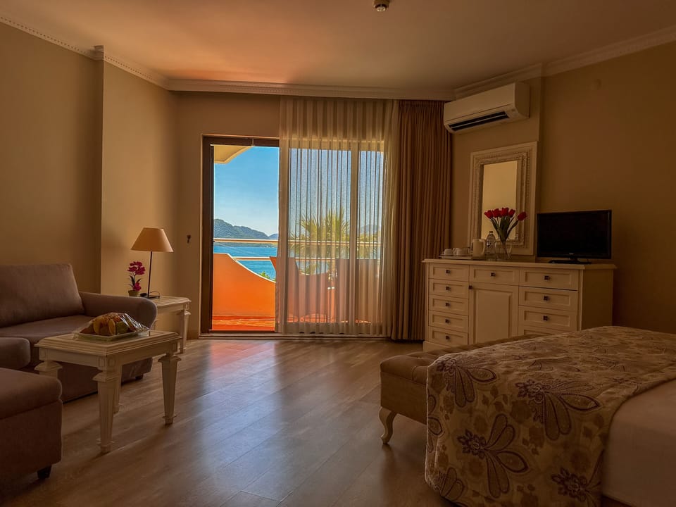Minibar, bed sheets