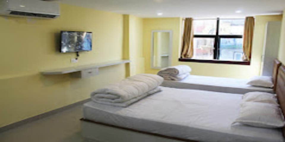 Family Quadruple Room | Free WiFi, bed sheets