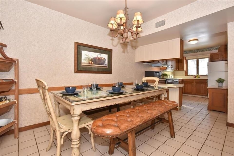 Condo, 3 Bedrooms | Dining