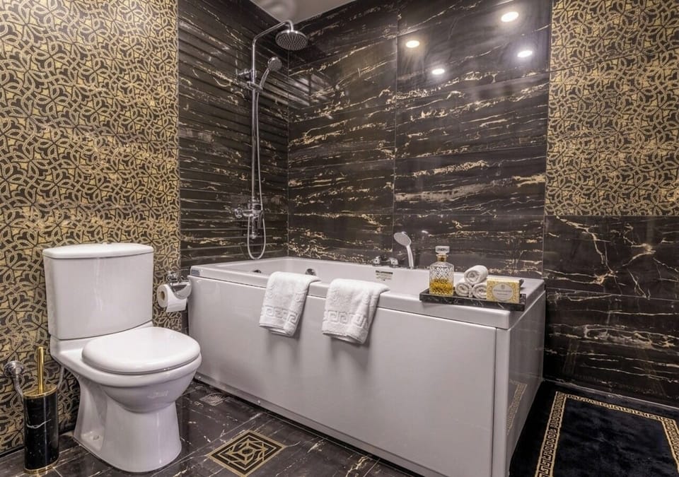 Luxury Apartment, 2 Bedrooms, Balcony, City View | Bathroom | Rainfall showerhead, free toiletries, hair dryer, bathrobes