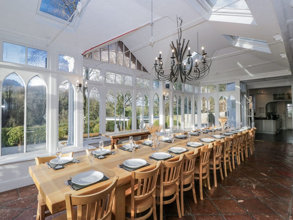 Cottage | Dining