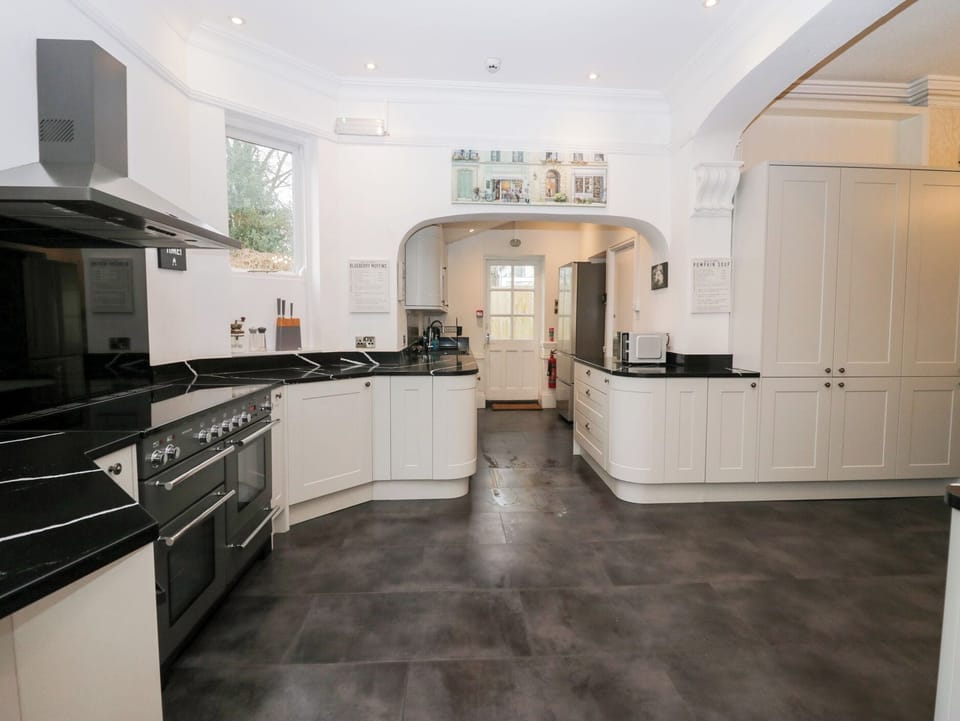 Fridge, dishwasher, electric kettle, toaster