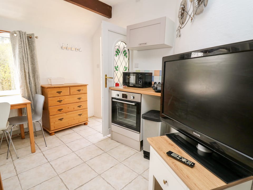 Fridge, electric kettle, toaster, cookware/dishes/utensils