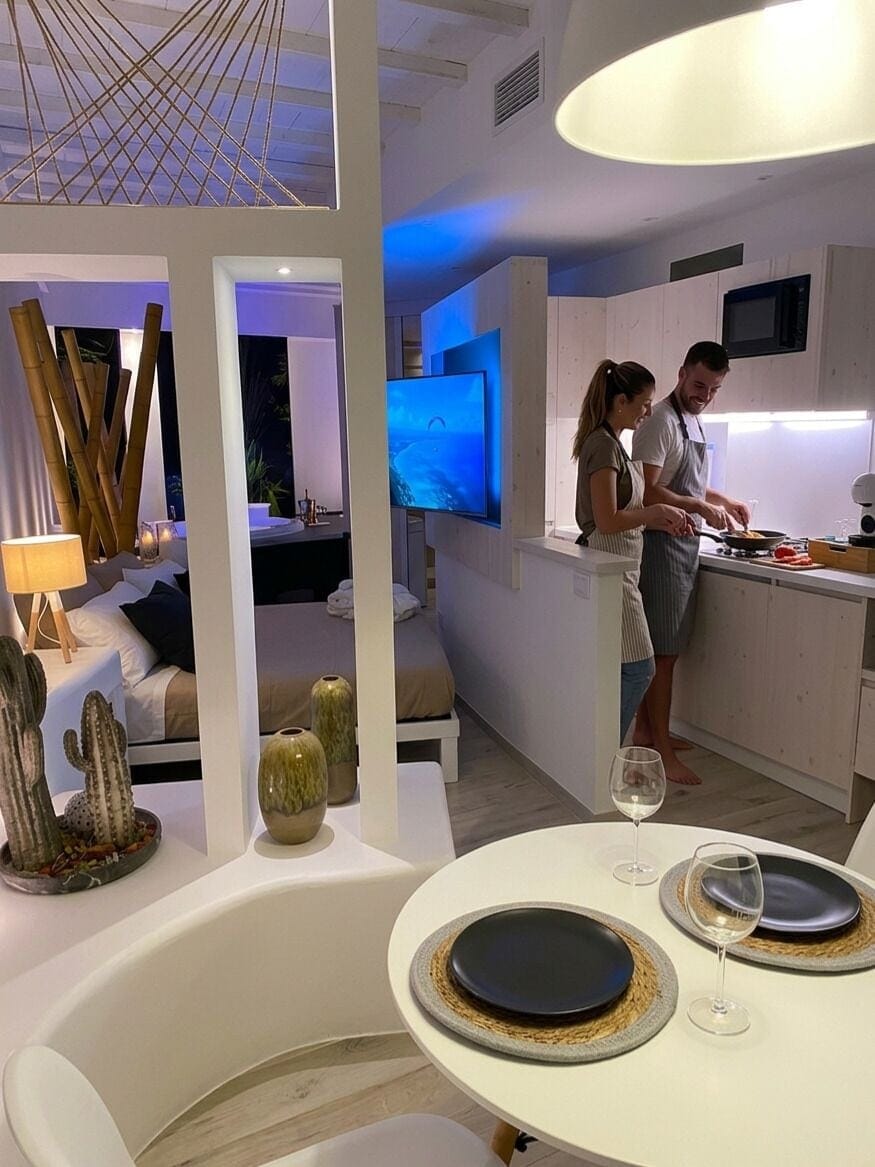 Deluxe Studio Suite | Bathroom | Hair dryer, bidet, towels, soap