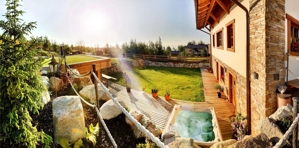 Outdoor spa tub